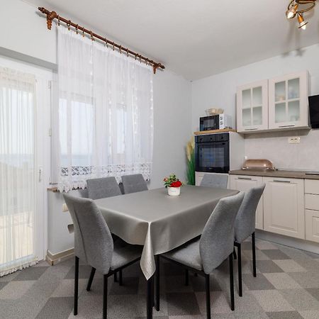 Apartments Melita Драмал Екстериор снимка