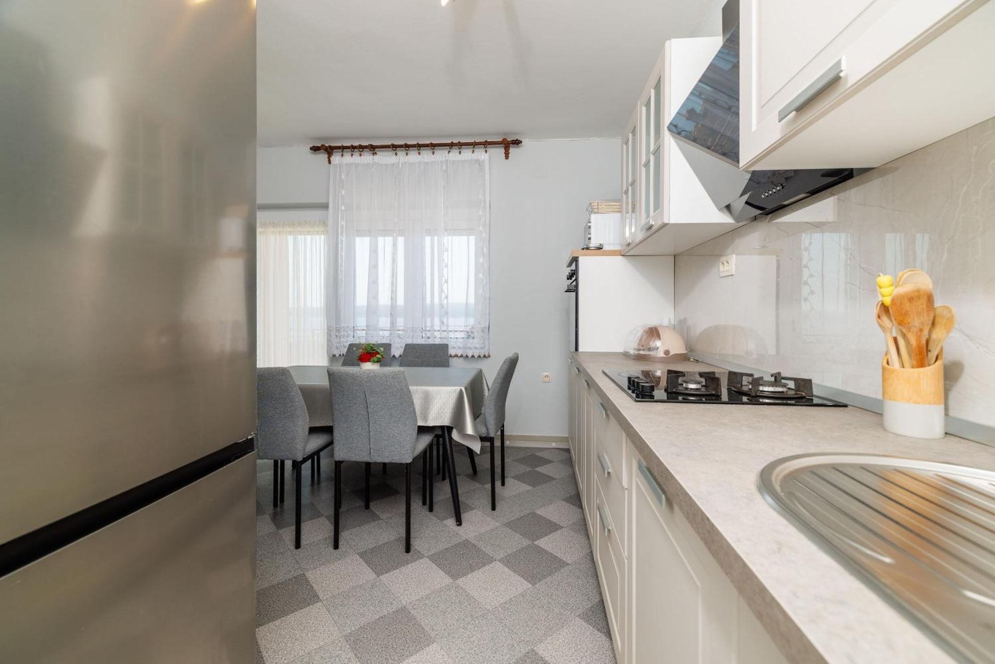 Apartments Melita Драмал Екстериор снимка