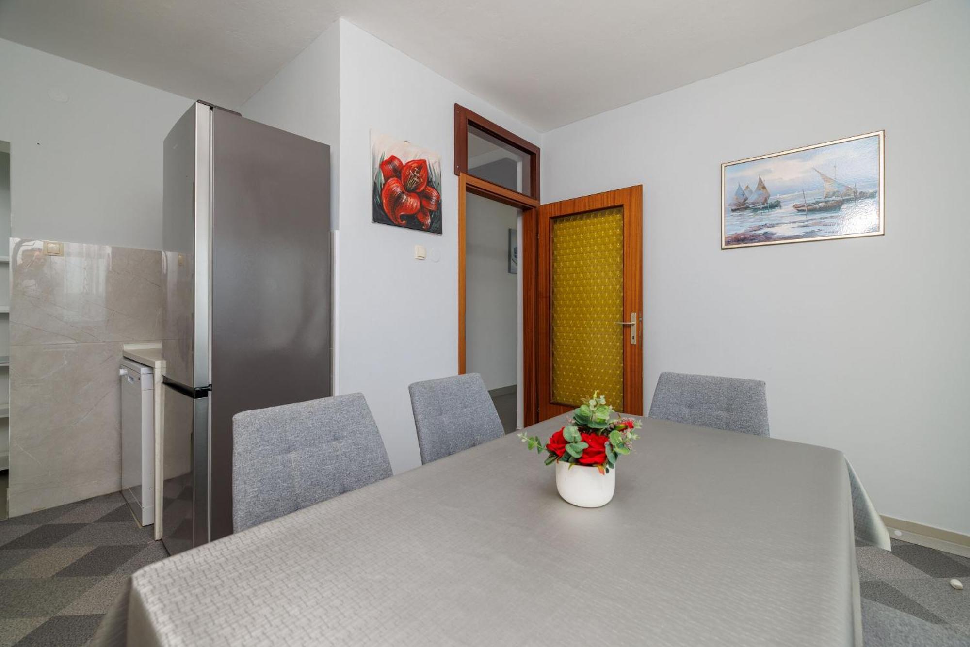 Apartments Melita Драмал Екстериор снимка