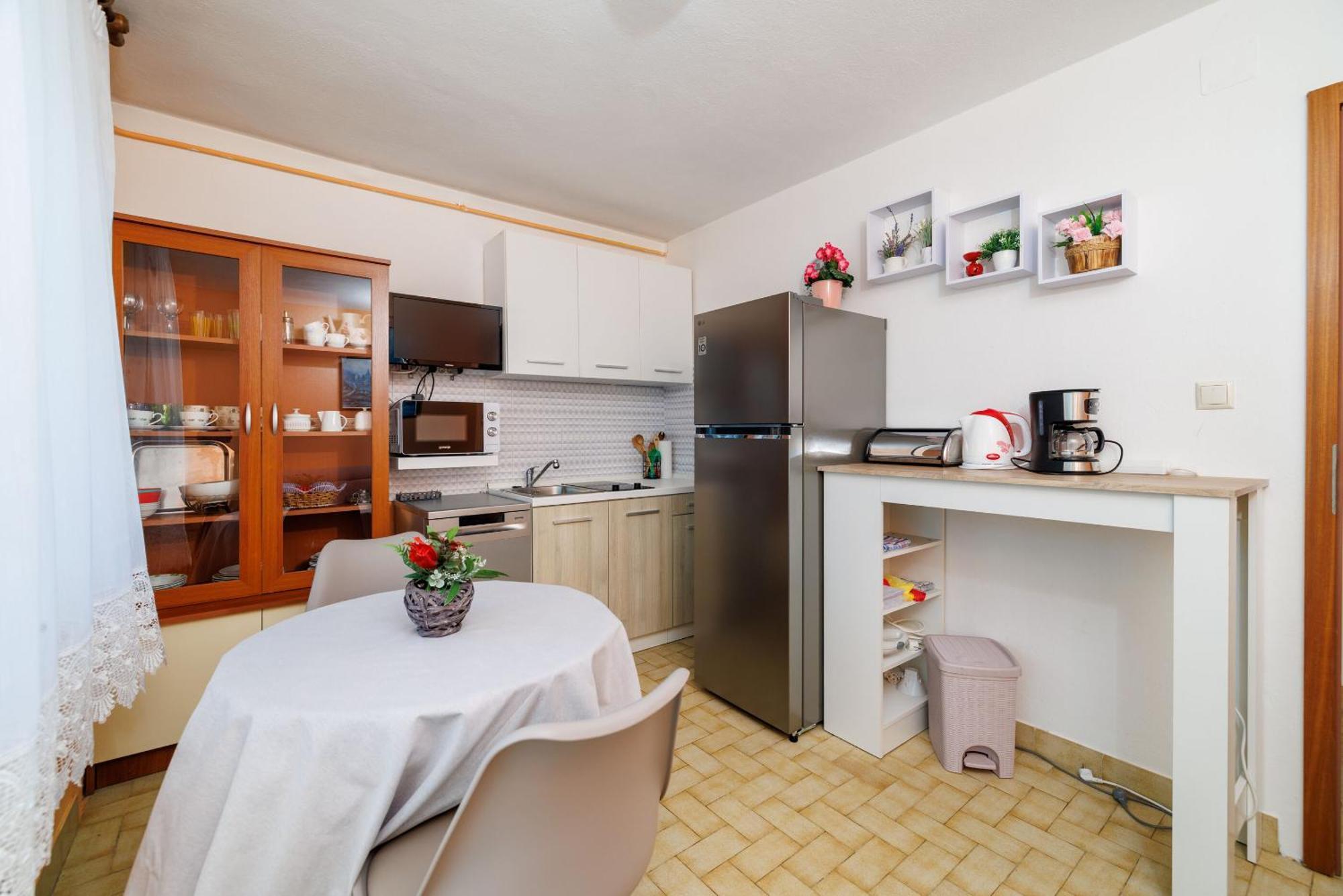 Apartments Melita Драмал Екстериор снимка