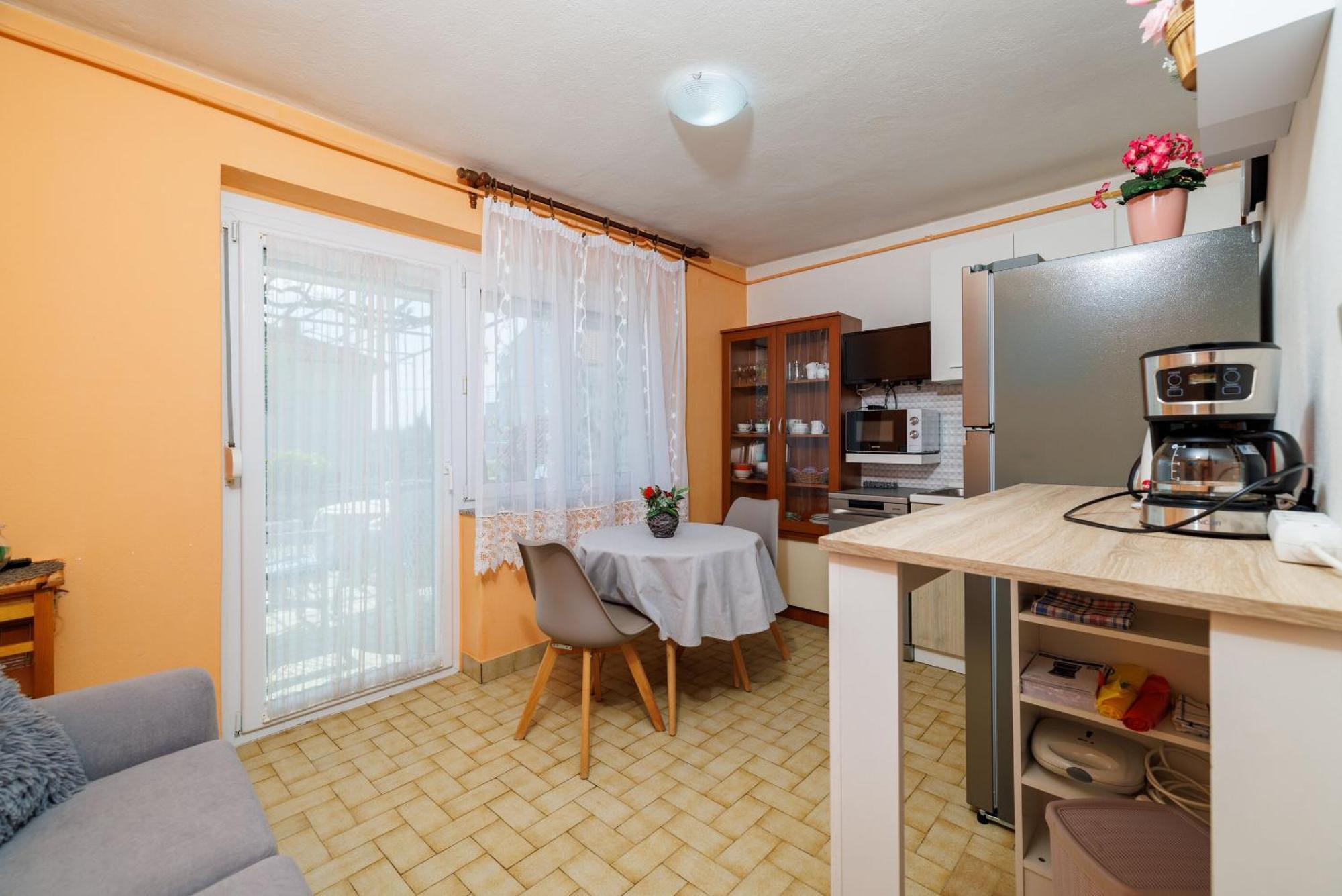 Apartments Melita Драмал Екстериор снимка