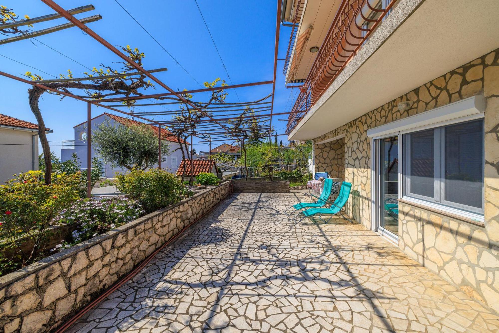 Apartments Melita Драмал Екстериор снимка