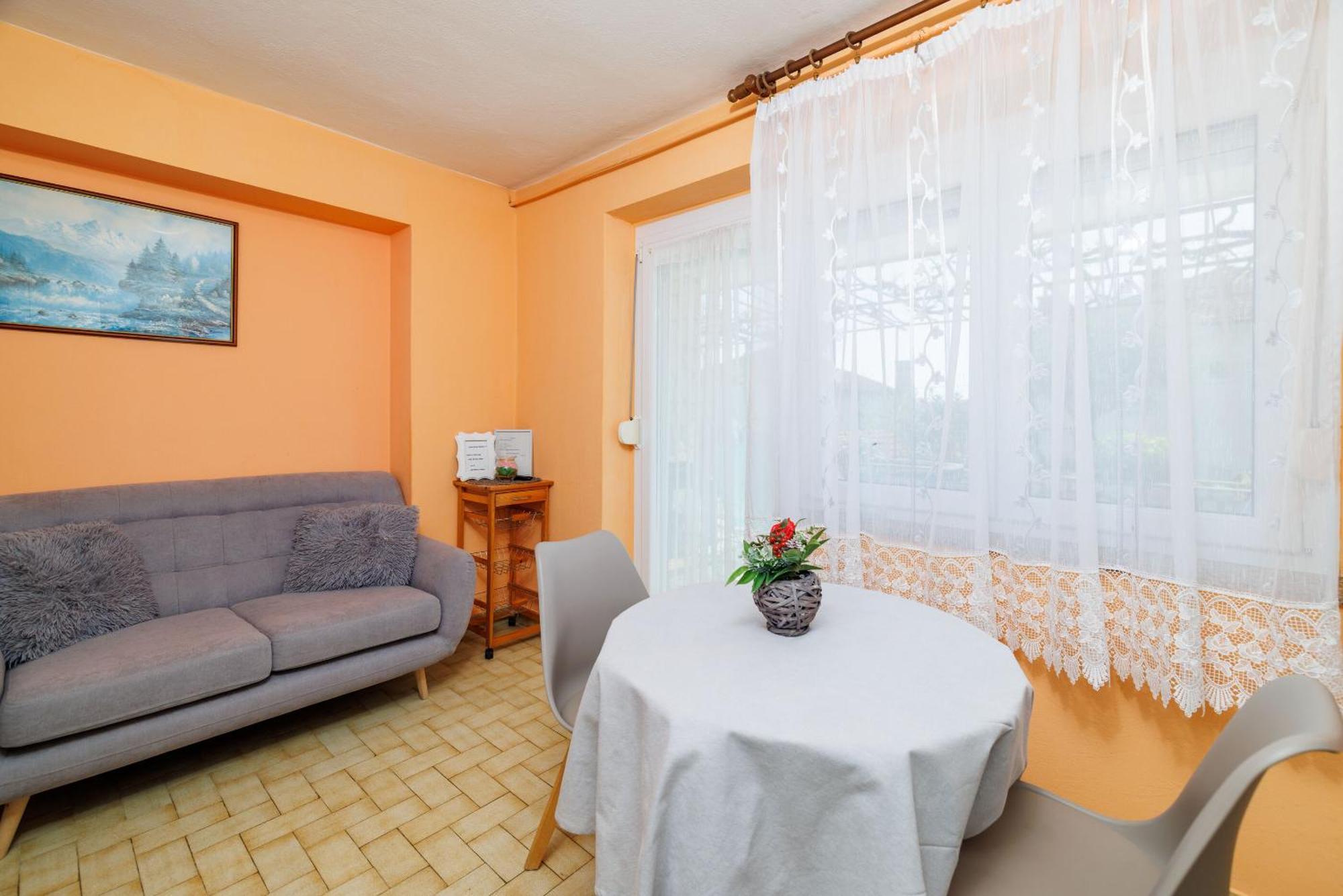 Apartments Melita Драмал Екстериор снимка