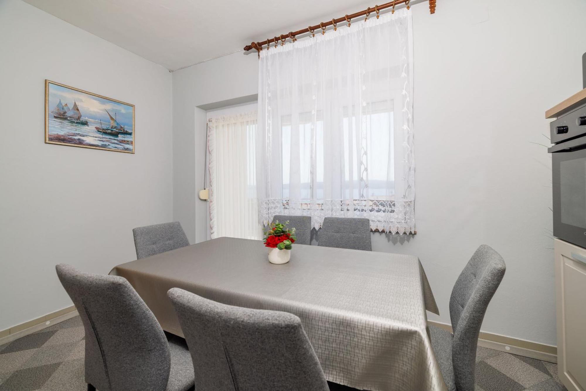 Apartments Melita Драмал Екстериор снимка